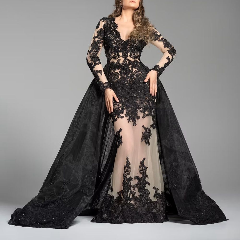 NWT Sherri Hill Size 4 Black 52026 Fitted Lace Gown